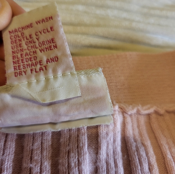 Crystal-Kobe Women's V Neck sweater Cable Knit size LG. Light Pink in color. - Picture 5 of 8